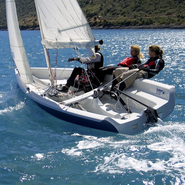 Dinghy Sailing Intermediate Start Racing / Spinnakers. • Flying Fish